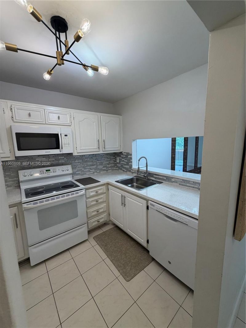 13685 NE 10th Ave, Unit 210, North Miami, FL 33161 Photo