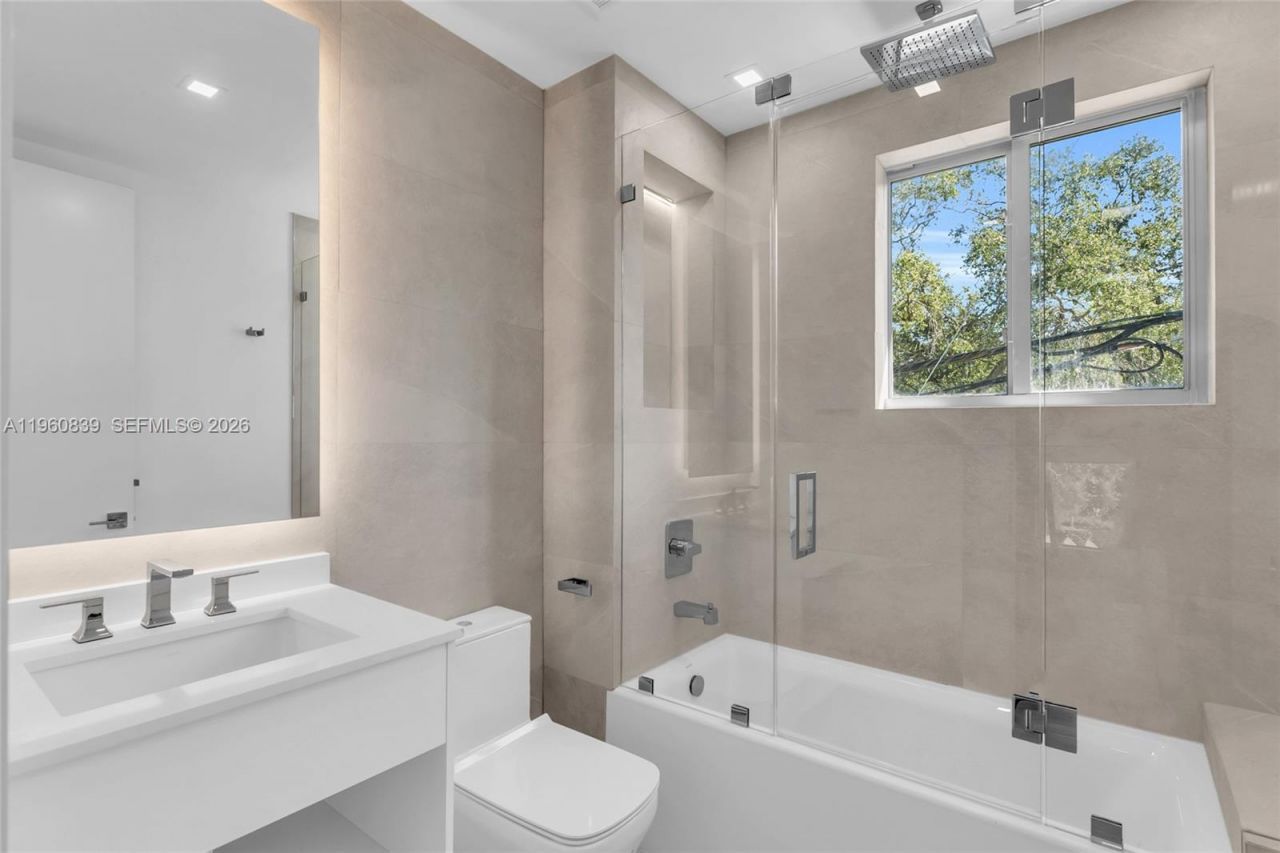 3204 Plaza St, Miami, FL 33133 Photo