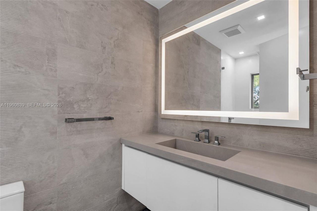 3204 Plaza St, Miami, FL 33133 Photo