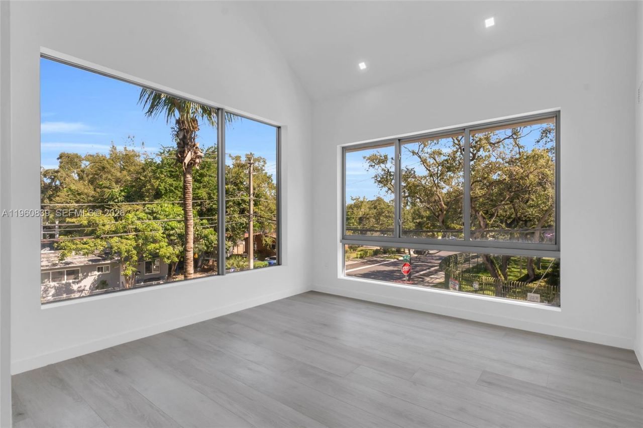 3204 Plaza St, Miami, FL 33133 Photo