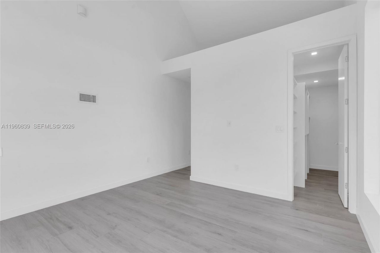 3204 Plaza St, Miami, FL 33133 Photo