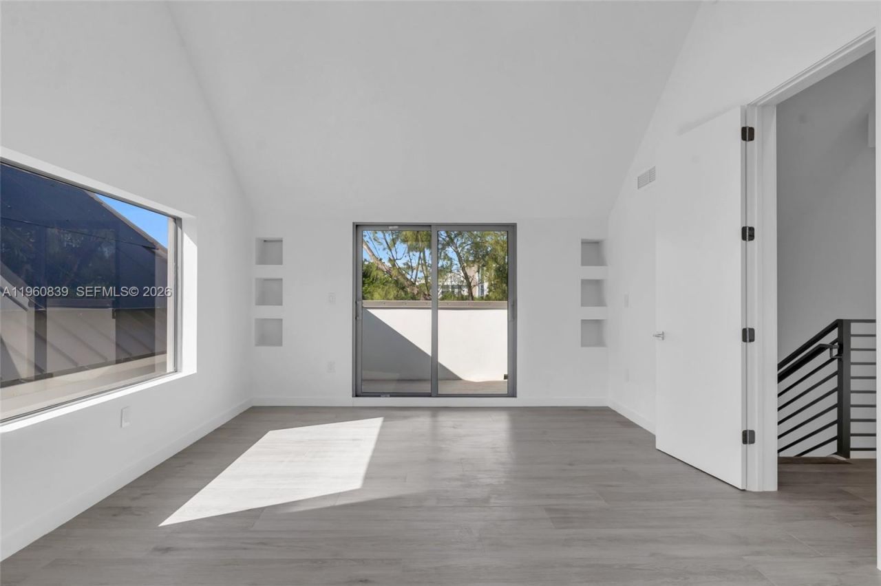 3204 Plaza St, Miami, FL 33133 Photo