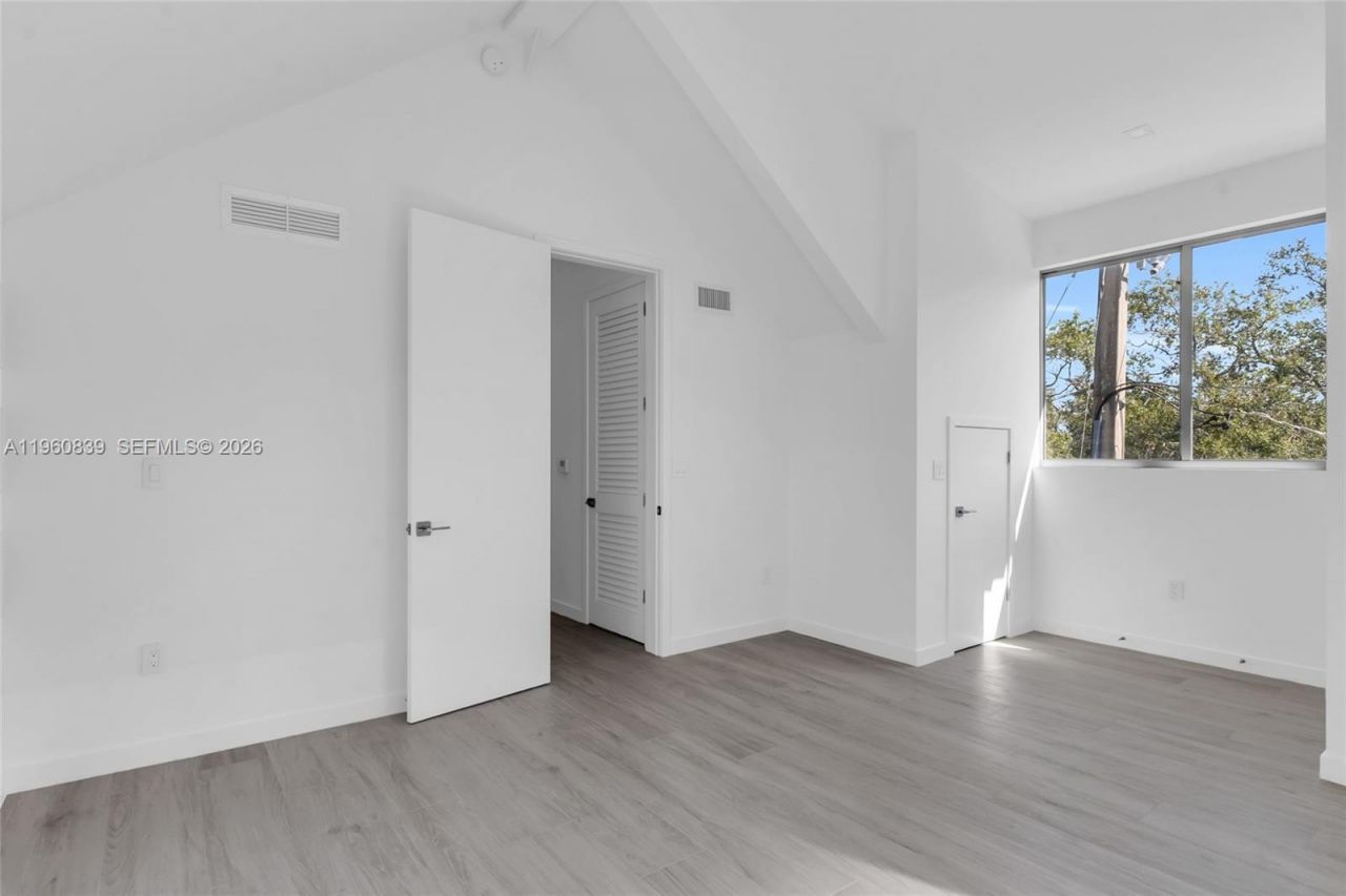3204 Plaza St, Miami, FL 33133 Photo