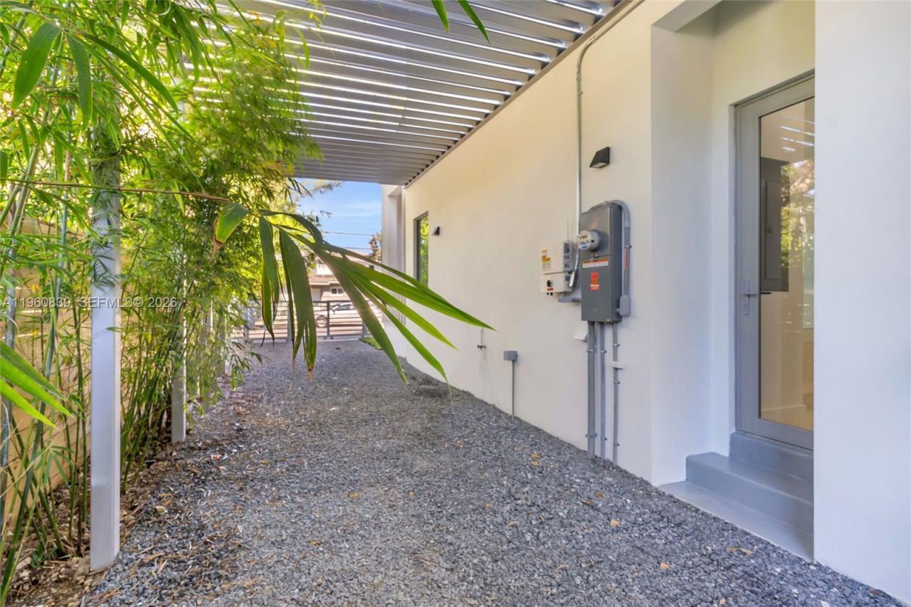 3204 Plaza St, Miami, FL 33133 Photo