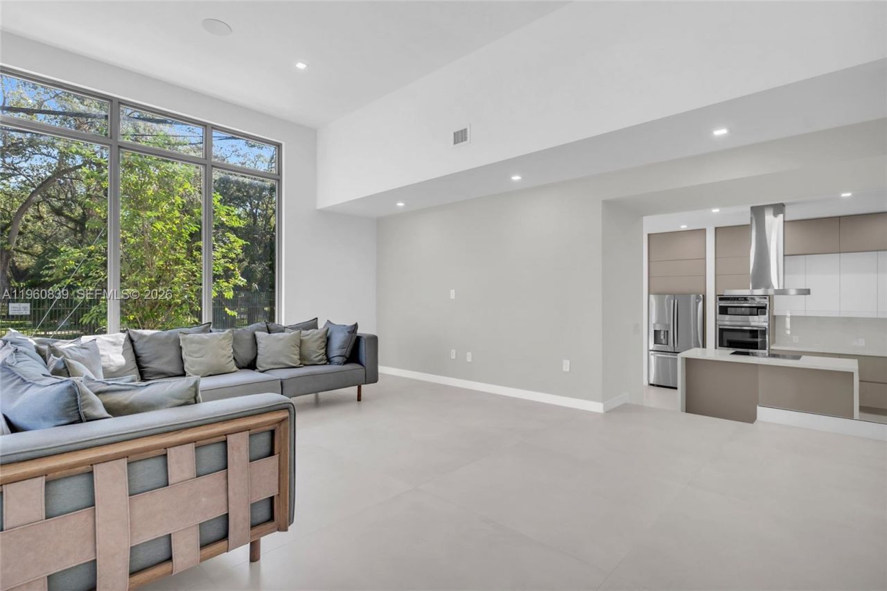 3204 Plaza St, Miami, FL 33133 Photo