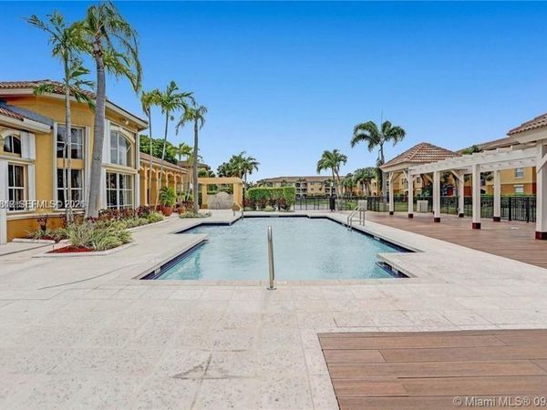 9640 NW 2nd St, Unit 5-105, Pembroke Pines, FL 33024