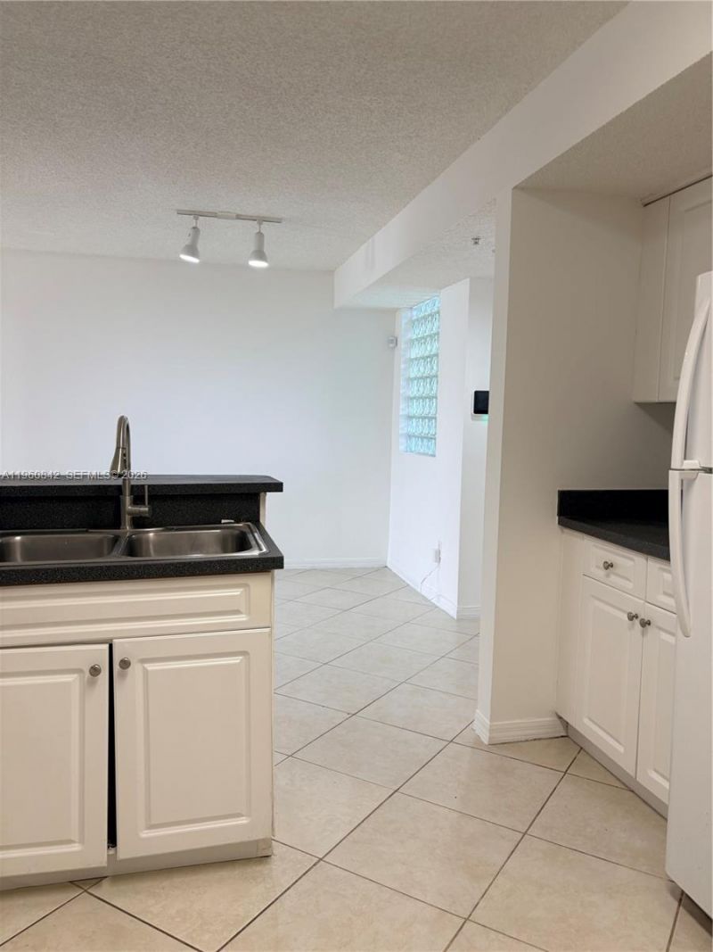 9640 NW 2nd St, Unit 5-105, Pembroke Pines, FL 33024 Photo