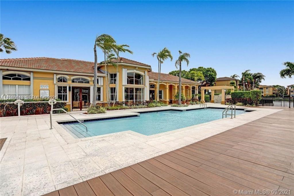 9640 NW 2nd St, Unit 5-105, Pembroke Pines, FL 33024 Photo