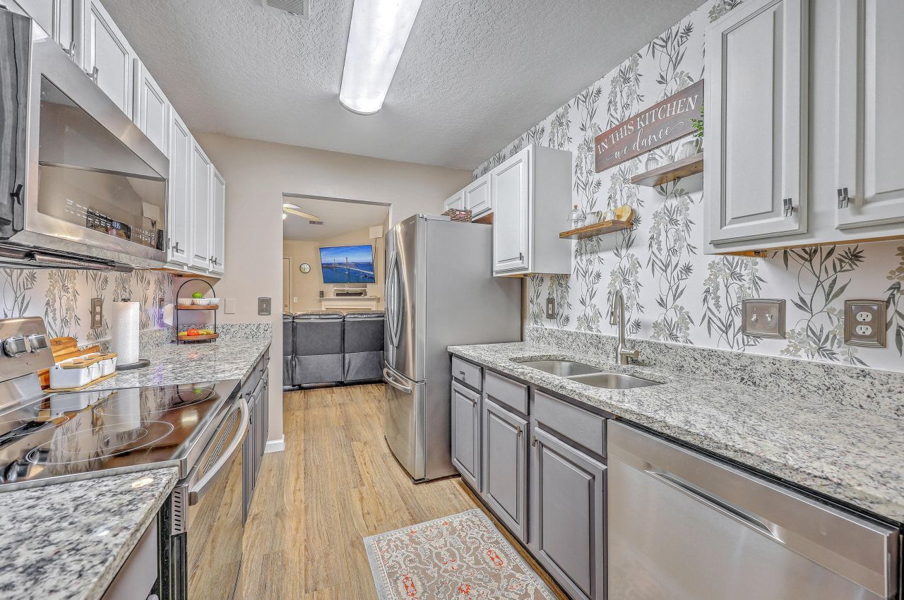 5201 Pomfret Street Photo 11