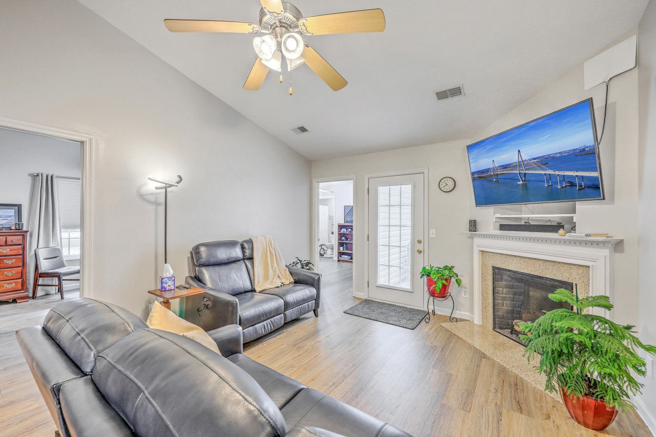 5201 Pomfret Street Photo 12