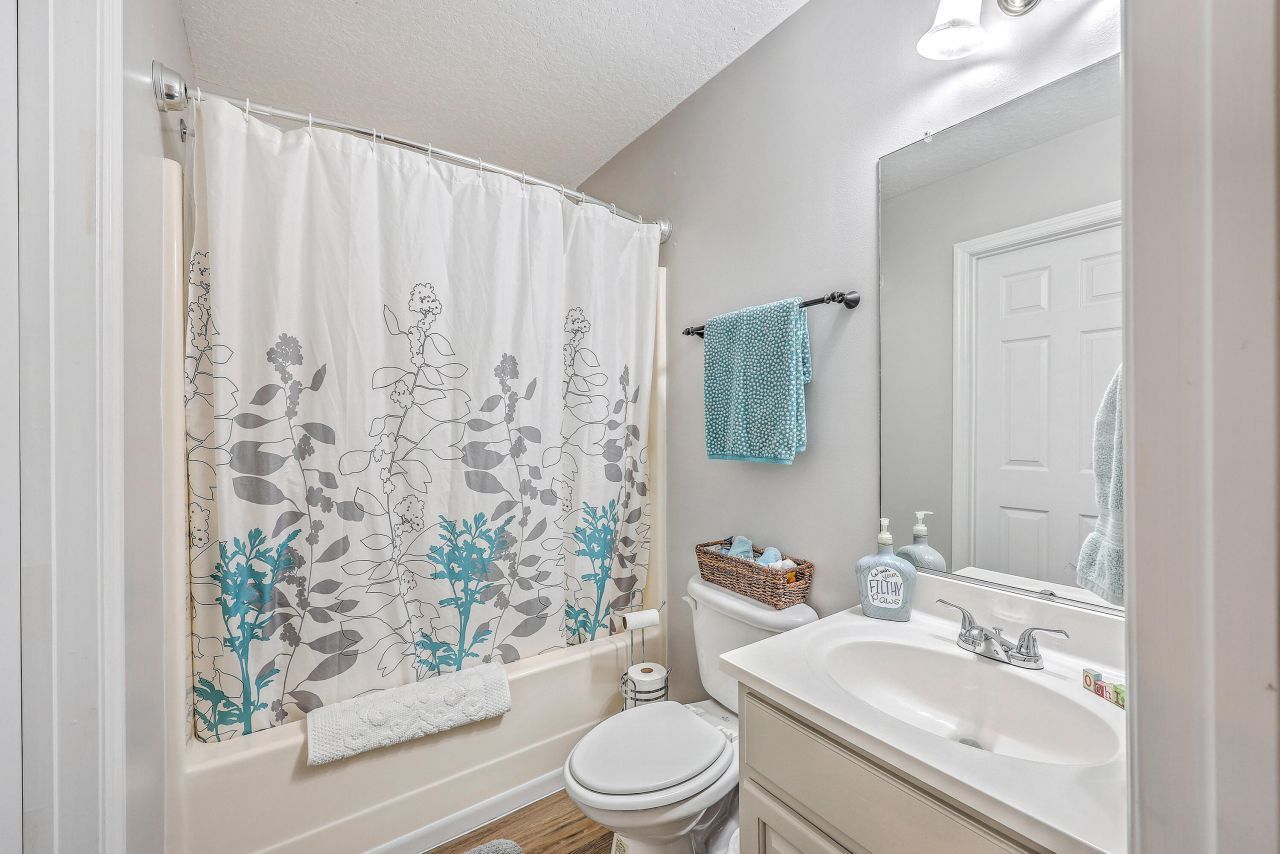 5201 Pomfret Street Photo 15