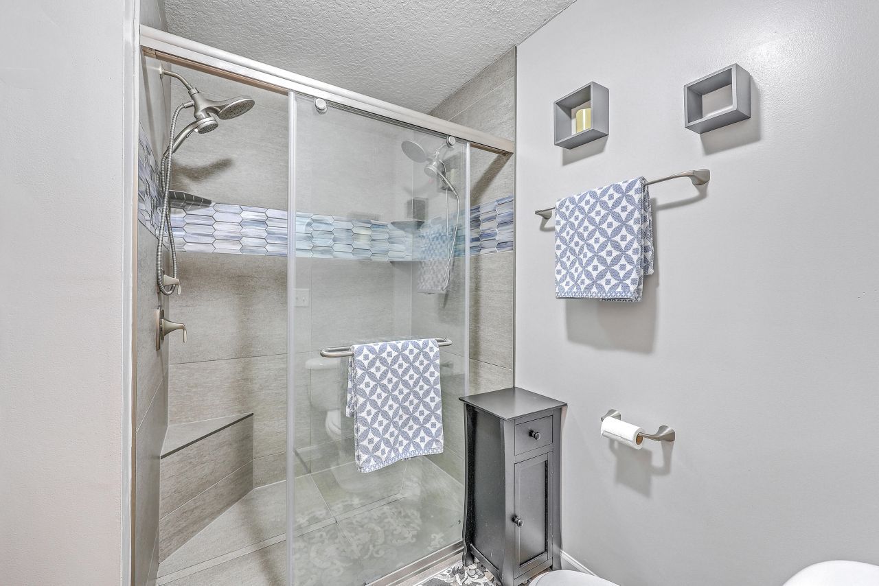 5201 Pomfret Street Photo 21