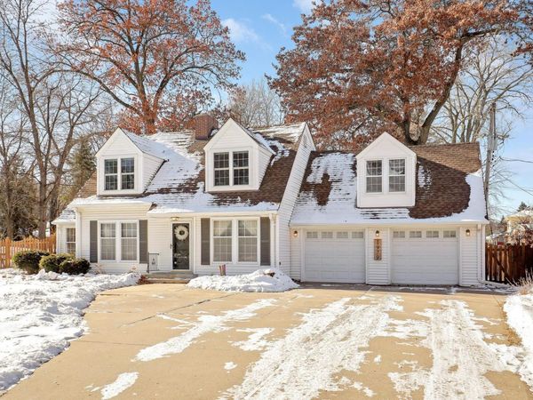 1979 Snelling Avenue N, Roseville, MN 55113