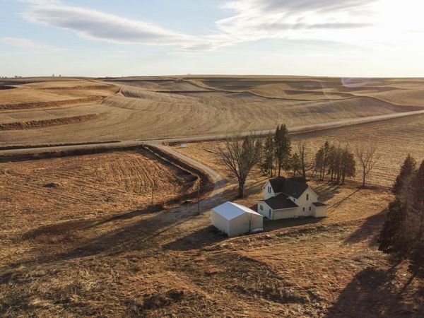 3657 296th St., Persia, IA 51563