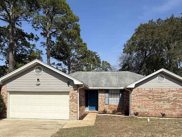 208 Elliott Dr, Mary Esther, FL 32569