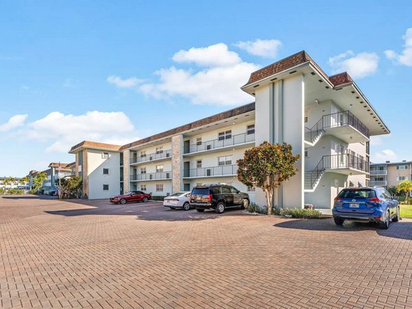 124 Shore Court, Unit 303, North Palm Beach, FL 33408