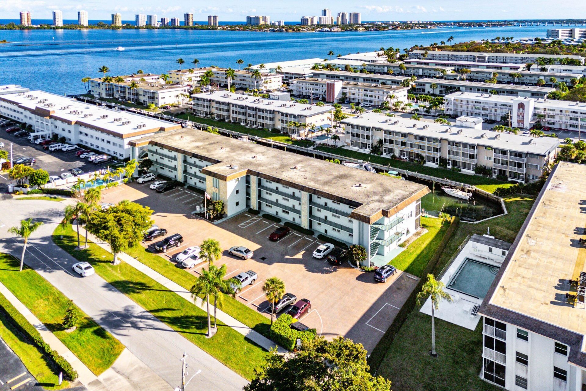 124 Shore Court, Unit 303, North Palm Beach, FL 33408 Photo