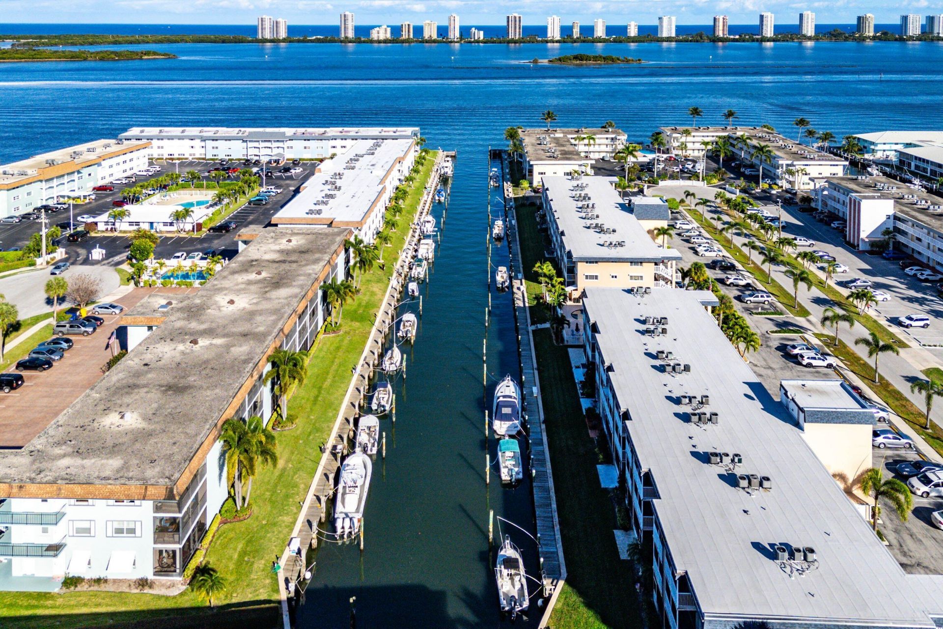 124 Shore Court, Unit 303, North Palm Beach, FL 33408 Photo