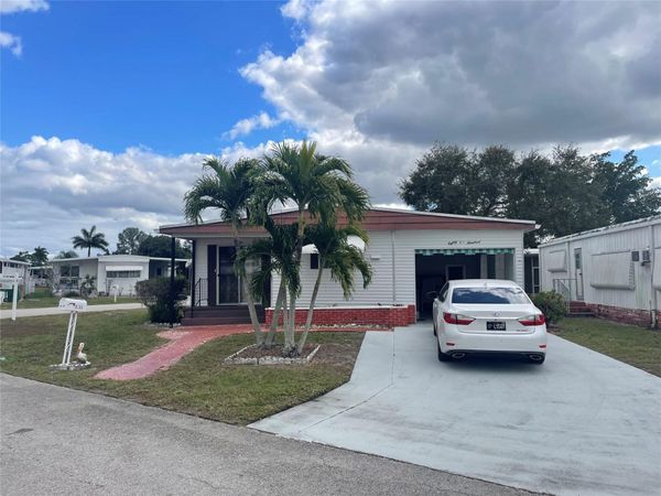 8500 SW 21st Ct, Davie, FL 33324
