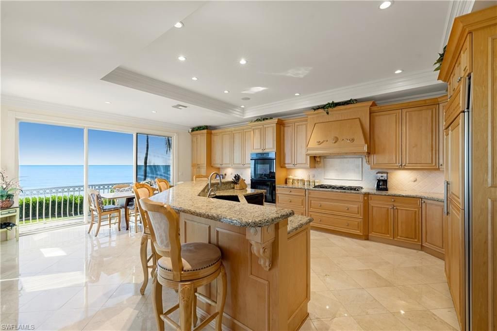 25 2nd Ave S, Naples, FL 34102 Photo