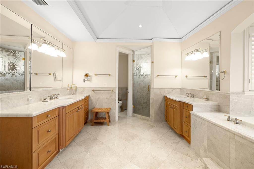 25 2nd Ave S, Naples, FL 34102 Photo