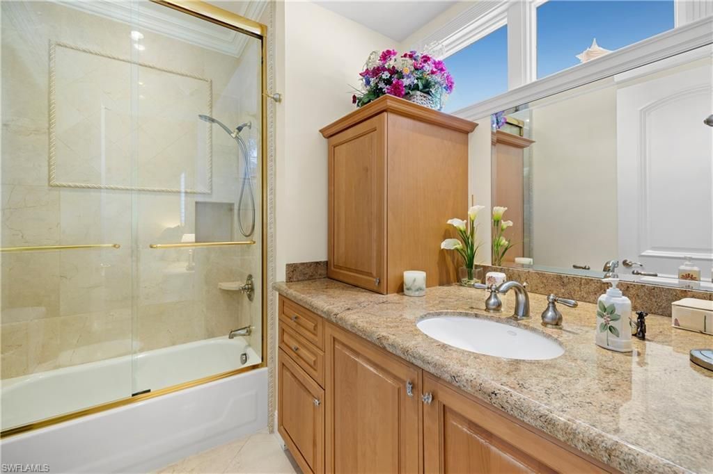 25 2nd Ave S, Naples, FL 34102 Photo