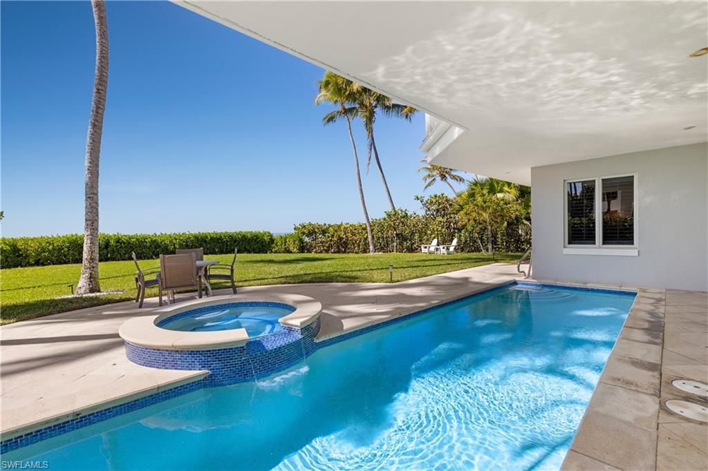 25 2nd Ave S, Naples, FL 34102 Photo