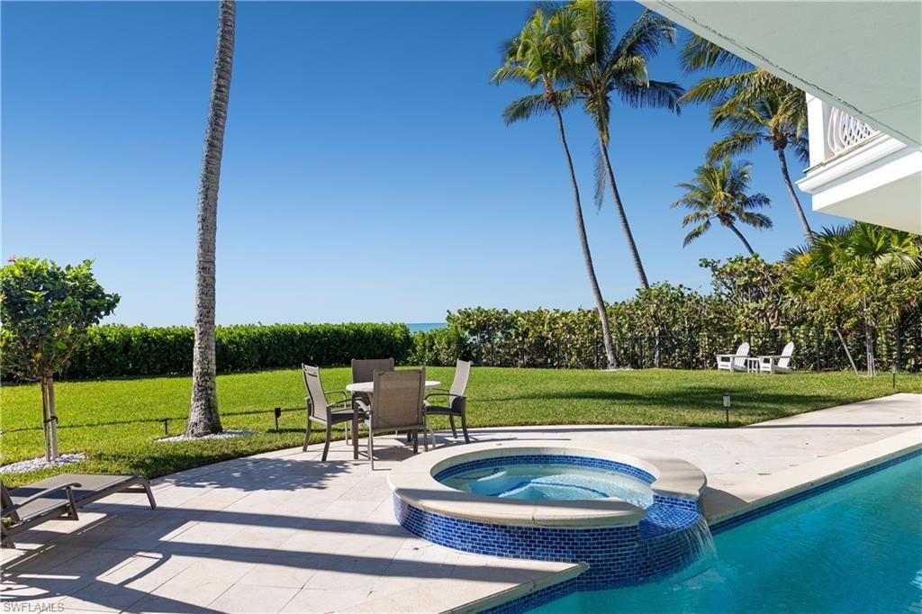 25 2nd Ave S, Naples, FL 34102 Photo