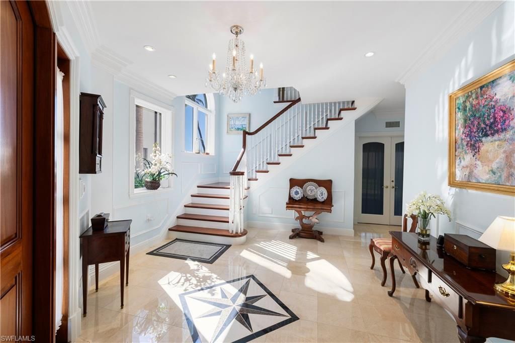 25 2nd Ave S, Naples, FL 34102 Photo