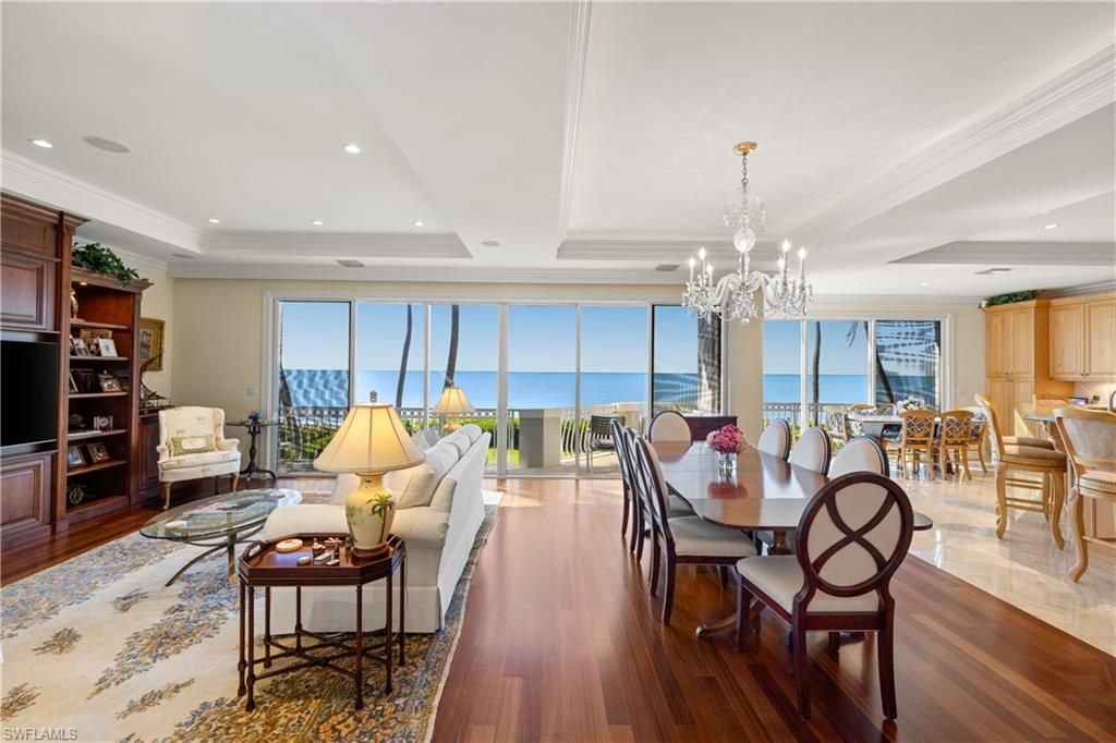 25 2nd Ave S, Naples, FL 34102 Photo