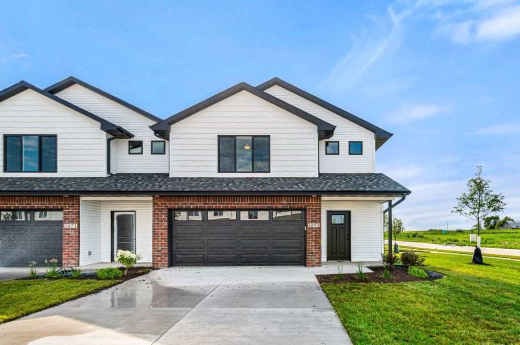 2314 Water Tower Pl, North Liberty, IA 52317 Main Photo