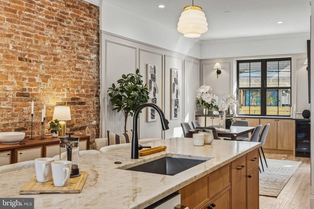 1635 S 5th Street, Philadelphia, PA 19148 Main Photo