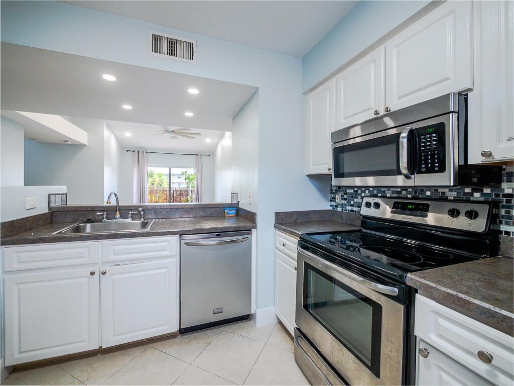 1020 Lake Shore Drive, Unit 202, Lake Park, FL 33403 Photo