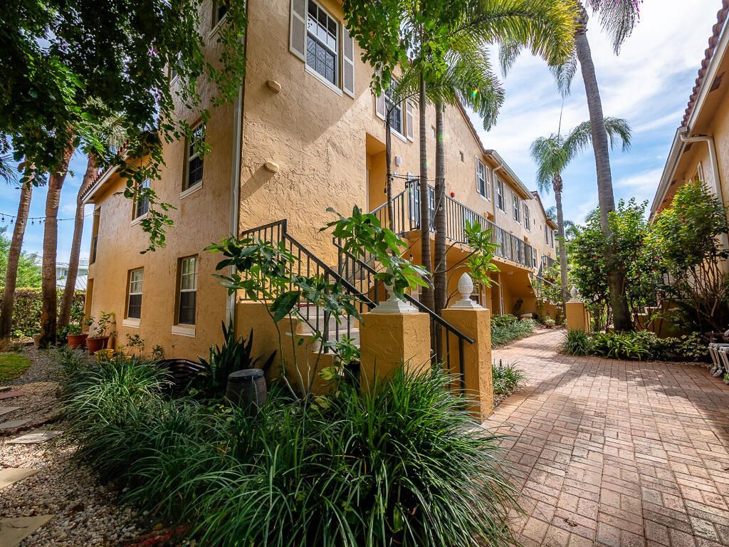 1020 Lake Shore Drive, Unit 202, Lake Park, FL 33403 Photo