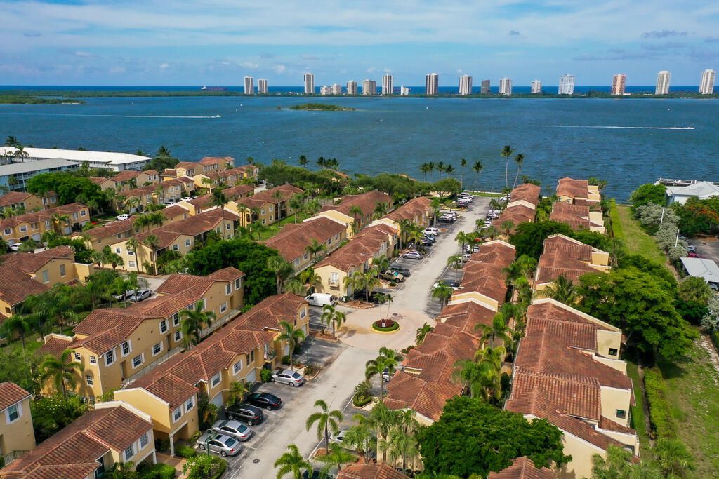 1020 Lake Shore Drive, Unit 202, Lake Park, FL 33403 Photo