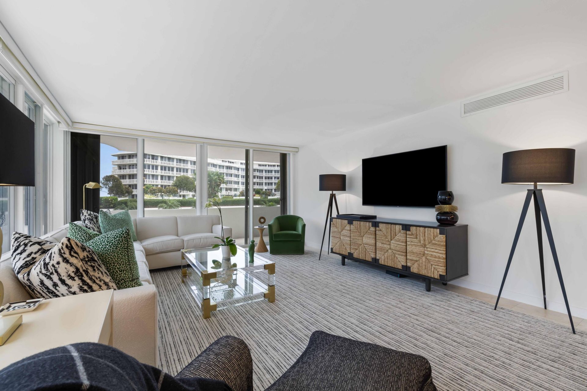 130 Sunrise Avenue, Unit 201, Palm Beach, FL 33480 Photo