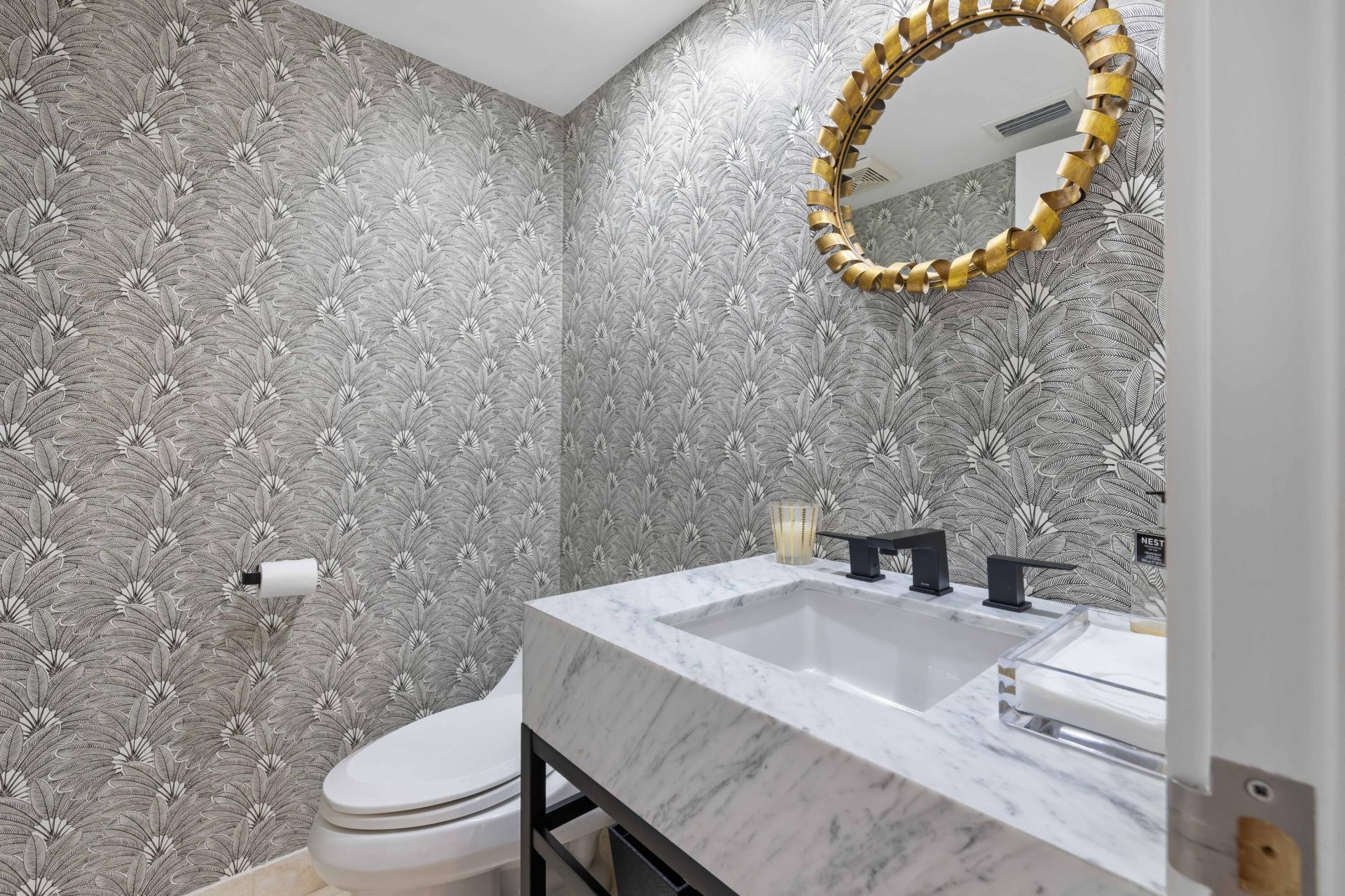 130 Sunrise Avenue, Unit 201, Palm Beach, FL 33480 Photo