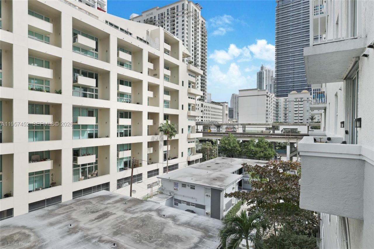115 SW 11th St, Unit 505, Miami, FL 33130 Photo