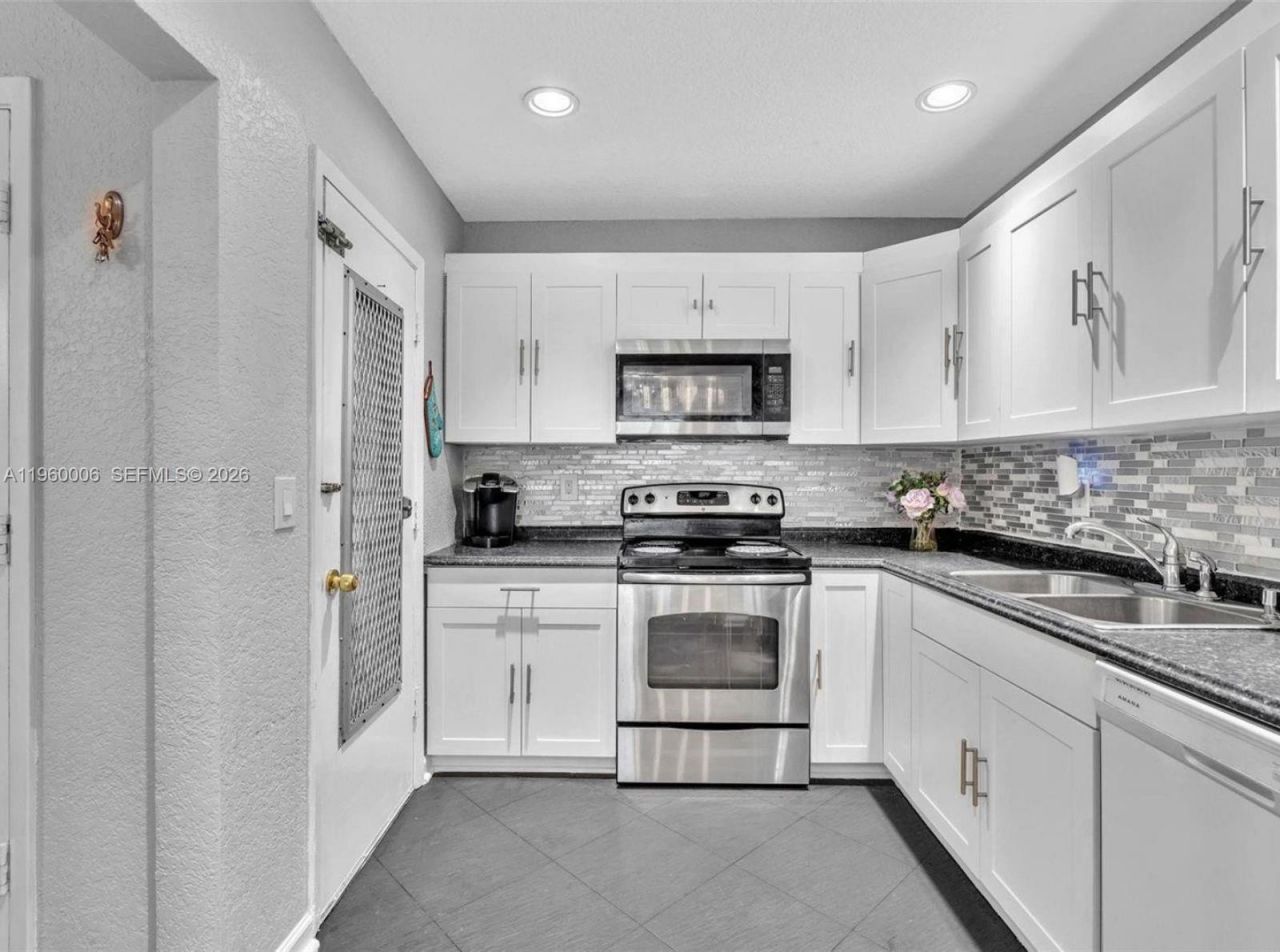 4731 NW 10th Ct, Unit 316, Plantation, FL 33313 Photo