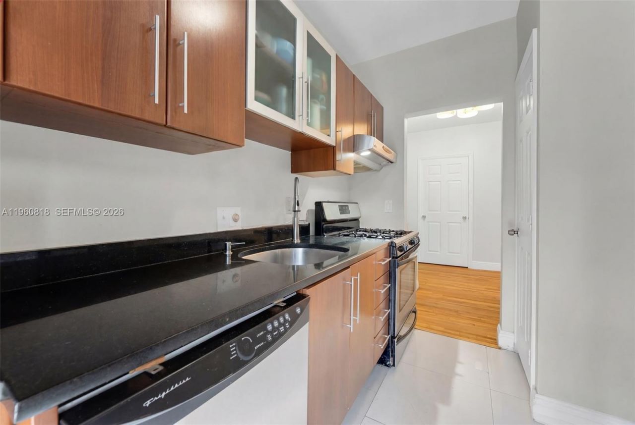 320 85th St, Unit 15, Miami Beach, FL 33141 Photo