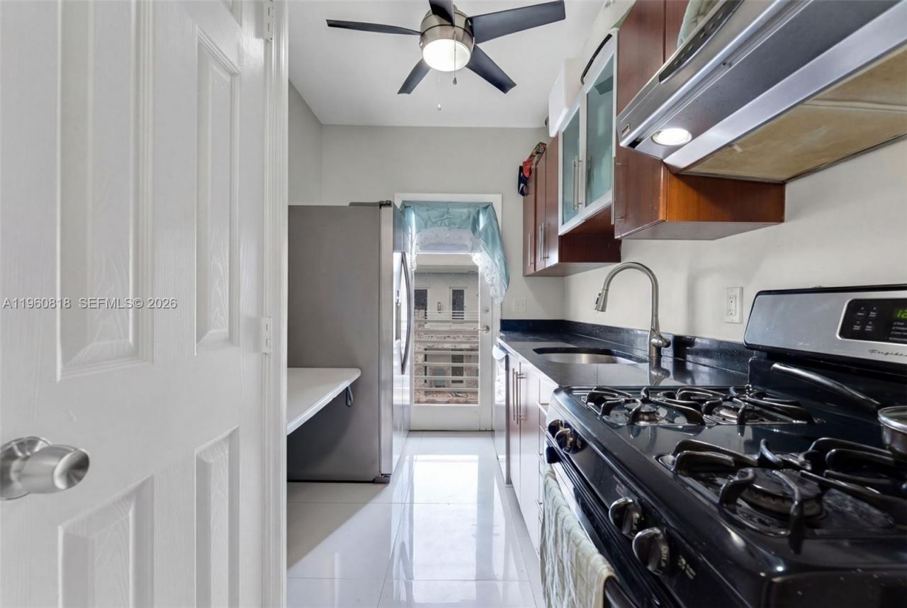 320 85th St, Unit 15, Miami Beach, FL 33141 Photo