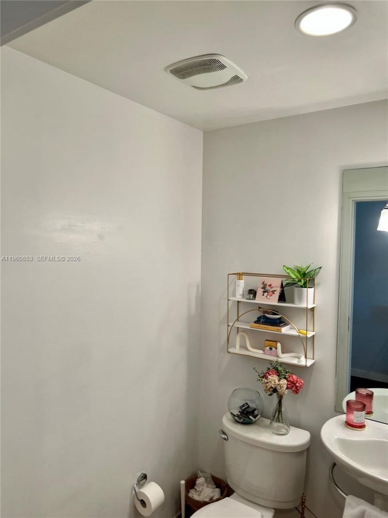 300 S Biscayne Blvd, Unit 1601, Miami, FL 33131 Photo