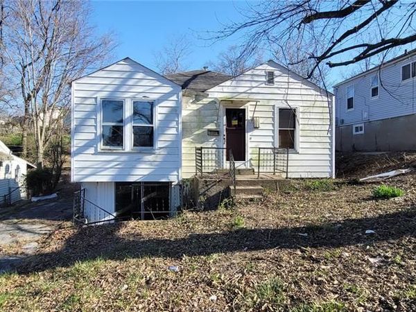 8834 Tyrell Drive, St Louis, MO 63136