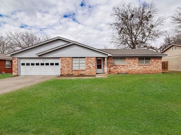 1108 Davis Street, Cleburne, TX 76033