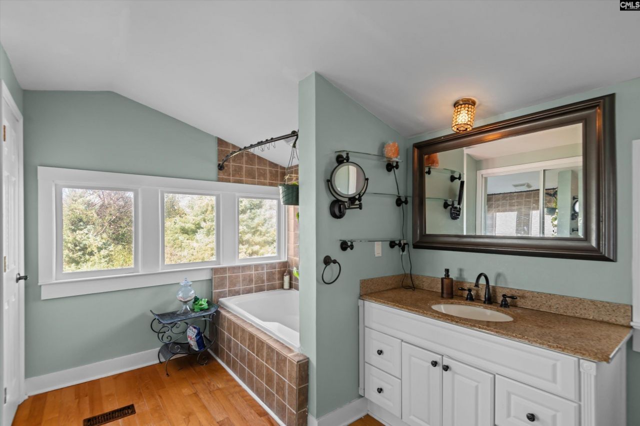 915 Chester Street Photo 24