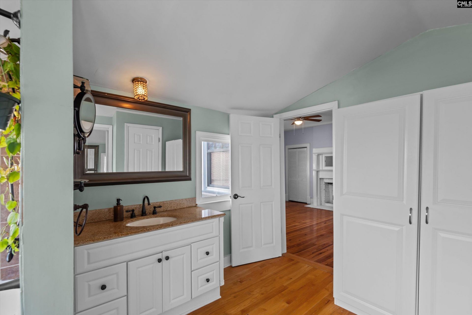 915 Chester Street Photo 29