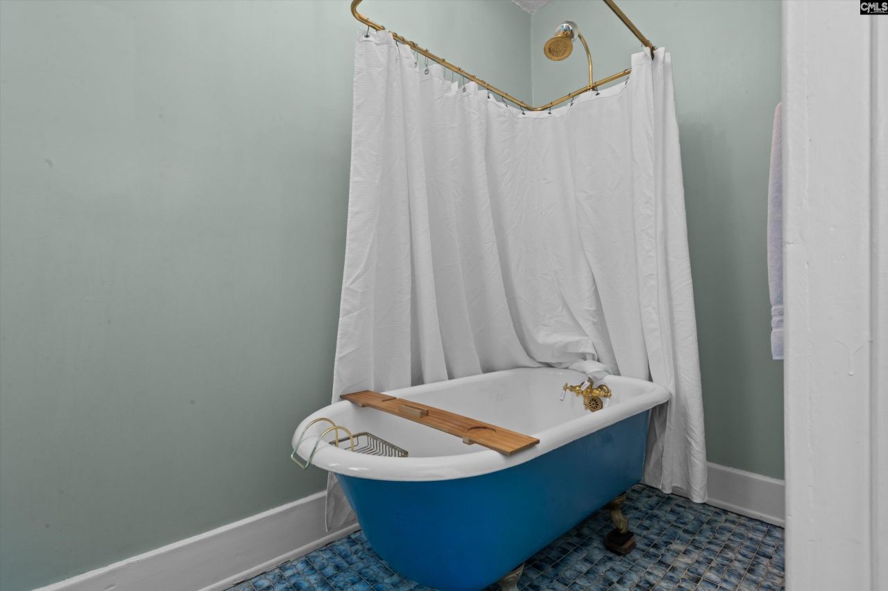 915 Chester Street Photo 32