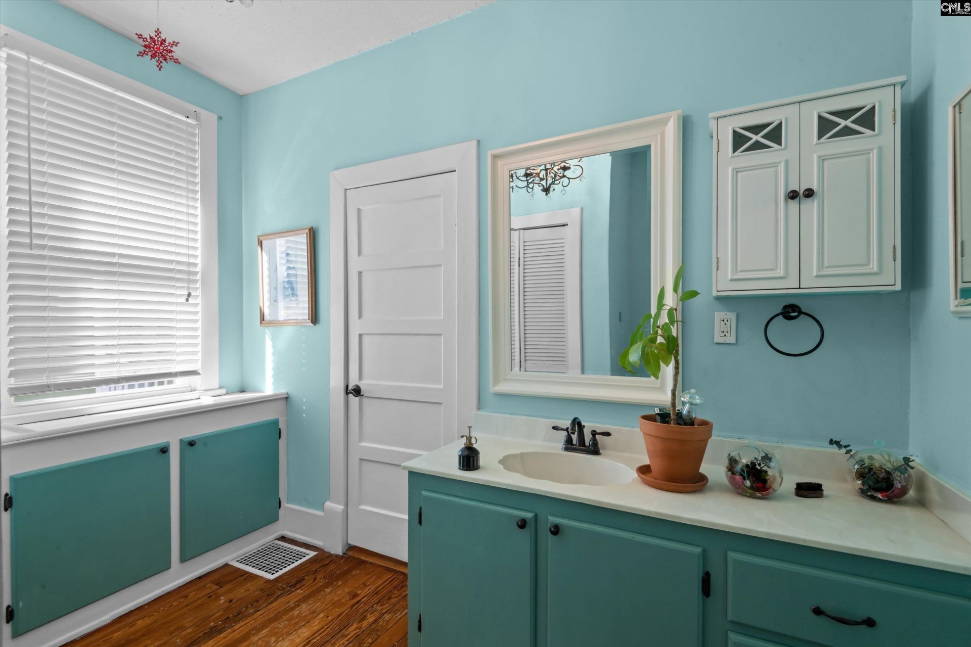 915 Chester Street Photo 35