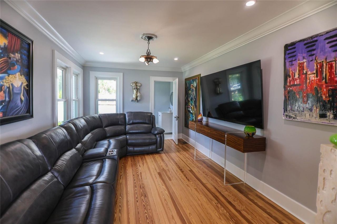2041 Beach Dr Se, Saint Petersburg, FL 33705 Photo