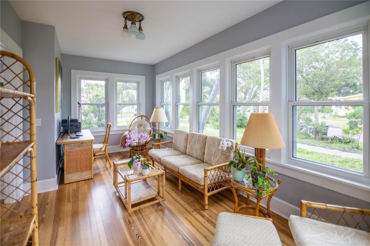 2041 Beach Dr Se, Saint Petersburg, FL 33705 Photo